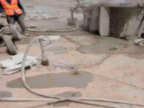 石家庄水泥混凝土路面板底注浆技术 路面脱空注浆整治方案